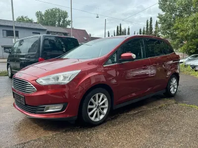 Używany Ford Grand C-Max Titanium 150 KM (110 kW) 2018 Czerwony Minivan