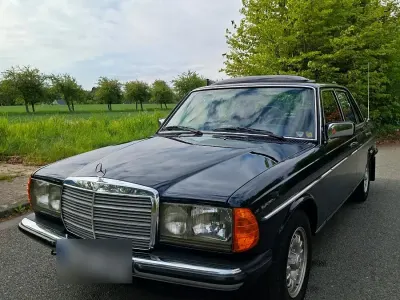 Gebraucht Mercedes E230 136 PS (100 kW) 1982 Blau Limousine