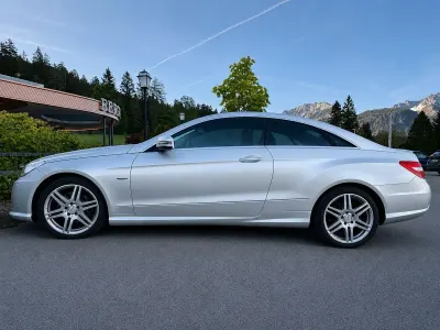Gebraucht Mercedes E200 AMG line 184 PS (135 kW) 2011 Silber Coupé