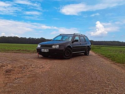Schwarz Gebraucht 2001 VW Golf IV Kombi | 750 €
