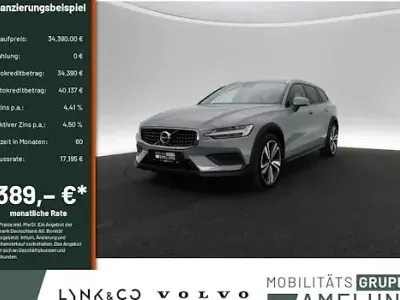 Używany Volvo V60 CC Plus 197 KM (144 kW) 2023 Szary Kombi