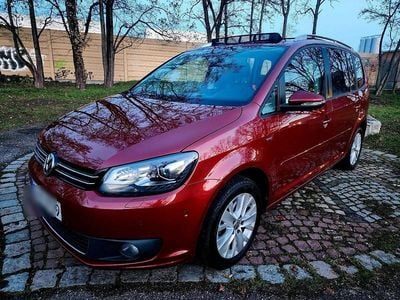 Rot Gebraucht 2013 VW Touran Van / Kleinbus | 9.999 € (Fairer Preis)