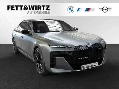 Gebraucht BMW M760e M Sport 571 PS (419 kW) 2025 Bmw individual frozen pure grey metallic Limousine