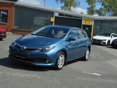 Gebraucht Toyota Auris Hybrid 136 PS (100 kW) 2016 Blau Limousine