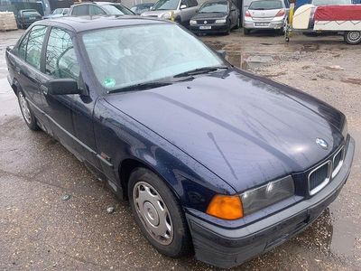 Gebraucht BMW 318 116 PS (85 kW) 1994 Blau Limousine