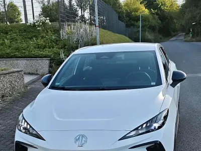 Gebraucht MG MG4 EV 125 kW (170 PS) 2023 Weiß Kleinwagen
