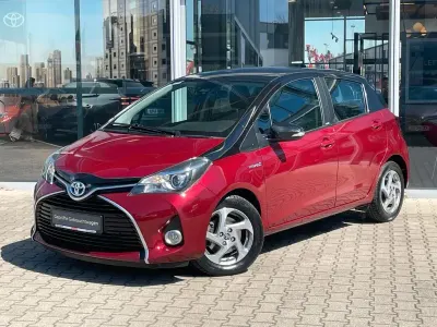 Gebraucht Toyota Yaris Hybrid Edition-S 75 PS (55 kW) 2017 Rot Limousine