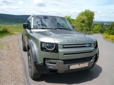 Gebraucht Land Rover Defender SE Dynamic 300 PS (220 kW) 2022 Grün SUV