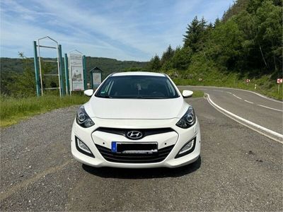 gebraucht Hyundai i30 1.6CRDi Automatik sehr gute Zustand