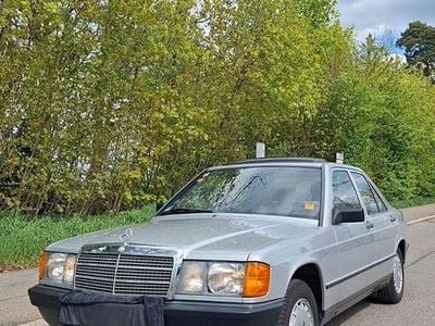 Usata Mercedes 190 72 CV (52 kW) 1984 Argento Berlina