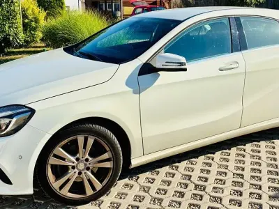 Gebraucht Mercedes A160 102 PS (75 kW) 2016 Weiß Kleinwagen