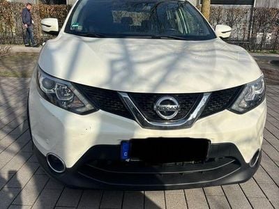 Gebraucht Nissan Qashqai 131 PS (96 kW) 2014 Weiß SUV
