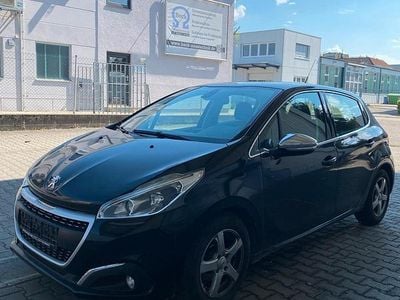 Gebraucht Peugeot 208 110 PS (80 kW) 2015 Schwarz Kleinwagen