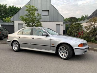 Second-hand BMW 530 184 CP (135 kW) 1999 Argintiu Berlinǎ