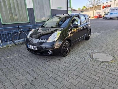 Begagnad Nissan Note Acenta 88 HK (64 kW) 2006 Svart Halvkombi