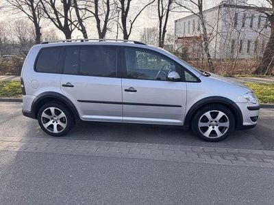 Second-hand VW Touran Cross 170 CP (125 kW) 2007 Argintiu Monovolum
