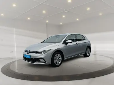 Gebraucht VW Golf VIII Life 131 PS (96 kW) 2023 Silber Limousine