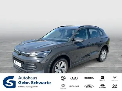 Gebraucht VW Tiguan Basis 131 PS (96 kW) 2024 Grau SUV