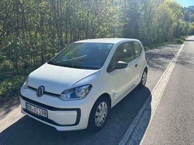 Używany VW up! 60 KM (44 kW) 2017 Biały Hatchback