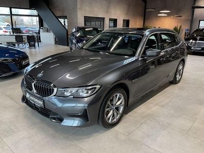 Grau Gebraucht 2021 BMW 320e Sport Line Kombi | 23.980 € (Fairer Preis)