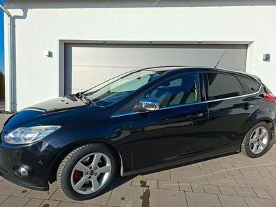 Schwarz Gebraucht 2011 Ford Focus Titanium Limousine | 5.400 € (Guter Preis)