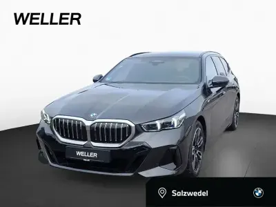 Gebraucht BMW 520 M Sport 197 PS (144 kW) 2025 Sophistograu (grau) Kombi