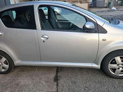 Grau Gebraucht 2005 Toyota Aygo Kleinwagen | 3.000 € (Fairer Preis)