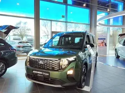 Neu Ford Tourneo Courier Active 100 kW (136 PS) 2025 Grün Van / Kleinbus