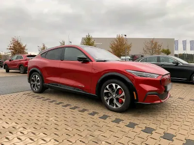 Gebraucht Ford Mustang Mach-E 258 kW (351 PS) 2022 Rot SUV