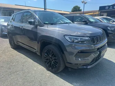 Gebraucht Jeep Compass 179 PS (131 kW) 2024 Grau SUV