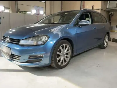 Gebraucht VW Golf VII Highline 105 PS (77 kW) 2013 Aquablau metallic Kombi