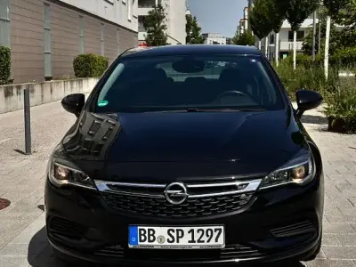 Gebraucht Opel Astra Edition 110 PS (80 kW) 2017 Schwarz Limousine