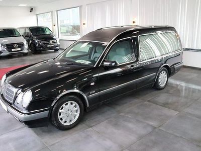 Gebraucht Mercedes E240 170 PS (125 kW) 1998 Schwarz Limousine