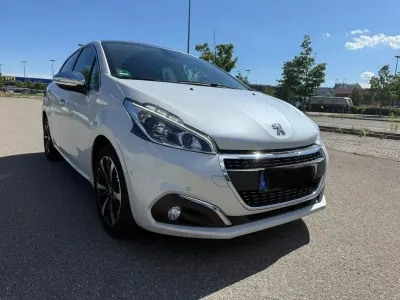 Gebraucht Peugeot 208 110 PS (80 kW) 2019 Weiß Kleinwagen
