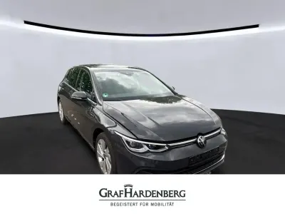 Gebraucht VW Golf VIII Style 150 PS (110 kW) 2024 Grau Limousine