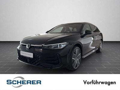Second-hand VW Passat R-line 150 CP (110 kW) 2025 Negru Break