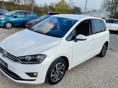 Używany VW Golf Sportsvan Sound 125 KM (91 kW) 2017 Biały Minivan