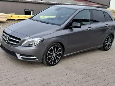 Gebraucht Mercedes B200 136 PS (100 kW) 2012 Grau Kleinwagen