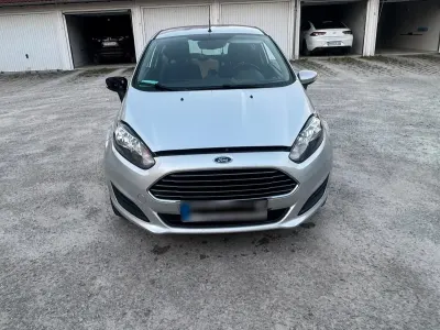Gebraucht Ford Fiesta 81 PS (59 kW) 2014 Silber Kleinwagen