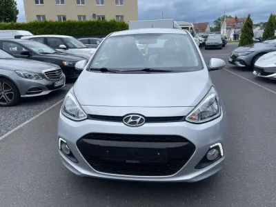 Gebraucht Hyundai i10 YES! 87 PS (63 kW) 2015 Silber Kleinwagen