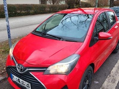 Gebraucht Toyota Yaris 99 PS (72 kW) 2015 Rot Kleinwagen