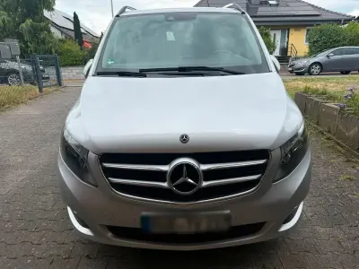 Gebraucht Mercedes V220 Edition 163 PS (119 kW) 2018 Silber Van / Kleinbus