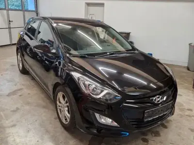 Gebraucht Hyundai i30 Style 99 PS (72 kW) 2012 Schwarz Limousine