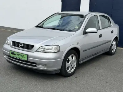 Używany Opel Astra Sportive 75 KM (55 kW) 1999 Szary Sedan/Limuzyna