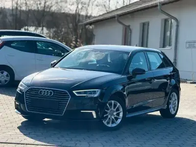 Gebraucht Audi A3 Sportback Comfort 102 PS (75 kW) 2017 Schwarz Kleinwagen