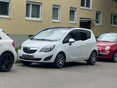 Gebraucht Opel Meriva Edition 120 PS (88 kW) 2011 Weiß Van / Kleinbus