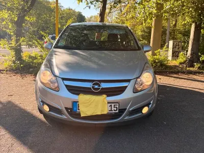 Gebraucht Opel Corsa Edition 69 PS (50 kW) 2011 Silber Kleinwagen