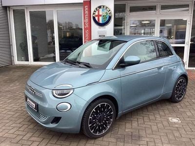 Gebraucht Fiat 500e La Prima 86 kW (118 PS) 2022 Eis blau metallic Kleinwagen