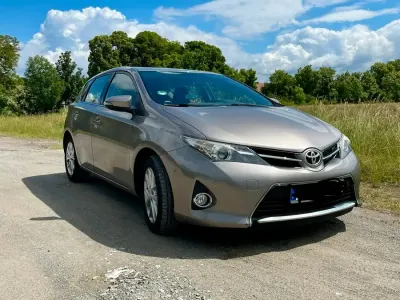 Gebraucht Toyota Auris Sport 132 PS (97 kW) 2013 Braun Limousine