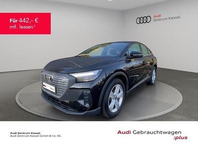Schwarz (mythosschwarz metallic) Gebraucht 2022 Audi Q4 Sportback e-tron Basis SUV | 27.991 € (Etwas zu teuer)